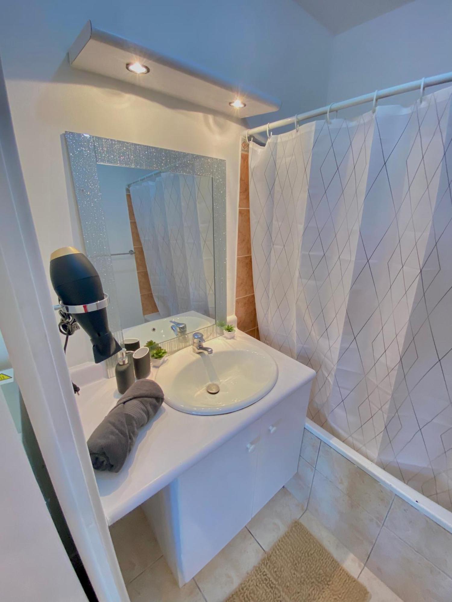 Cozy Riverfront Living, 5-Min Walk To Riverside Train Neuilly-Plaisance Exterior photo
