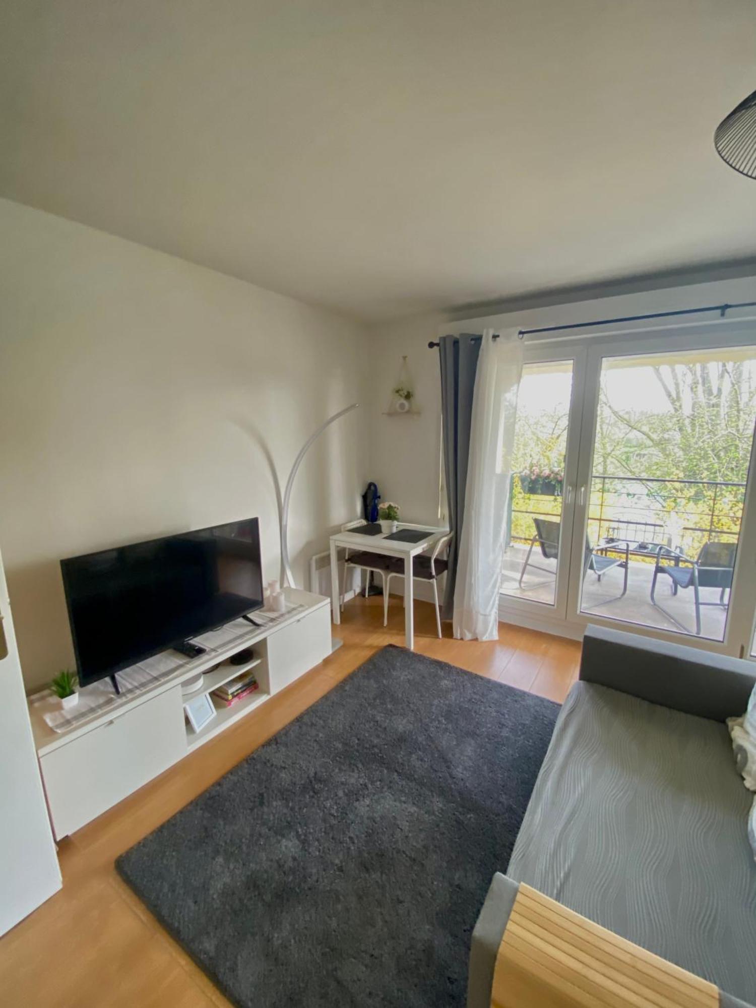 Cozy Riverfront Living, 5-Min Walk To Riverside Train Neuilly-Plaisance Exterior photo